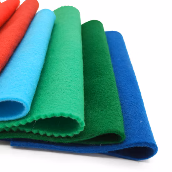 Сделано в Китае Производитель Высококачественная иглопробивная цветная полиэфирная вискоза/вискозная нетканая водопоглощающая ткань для чистки